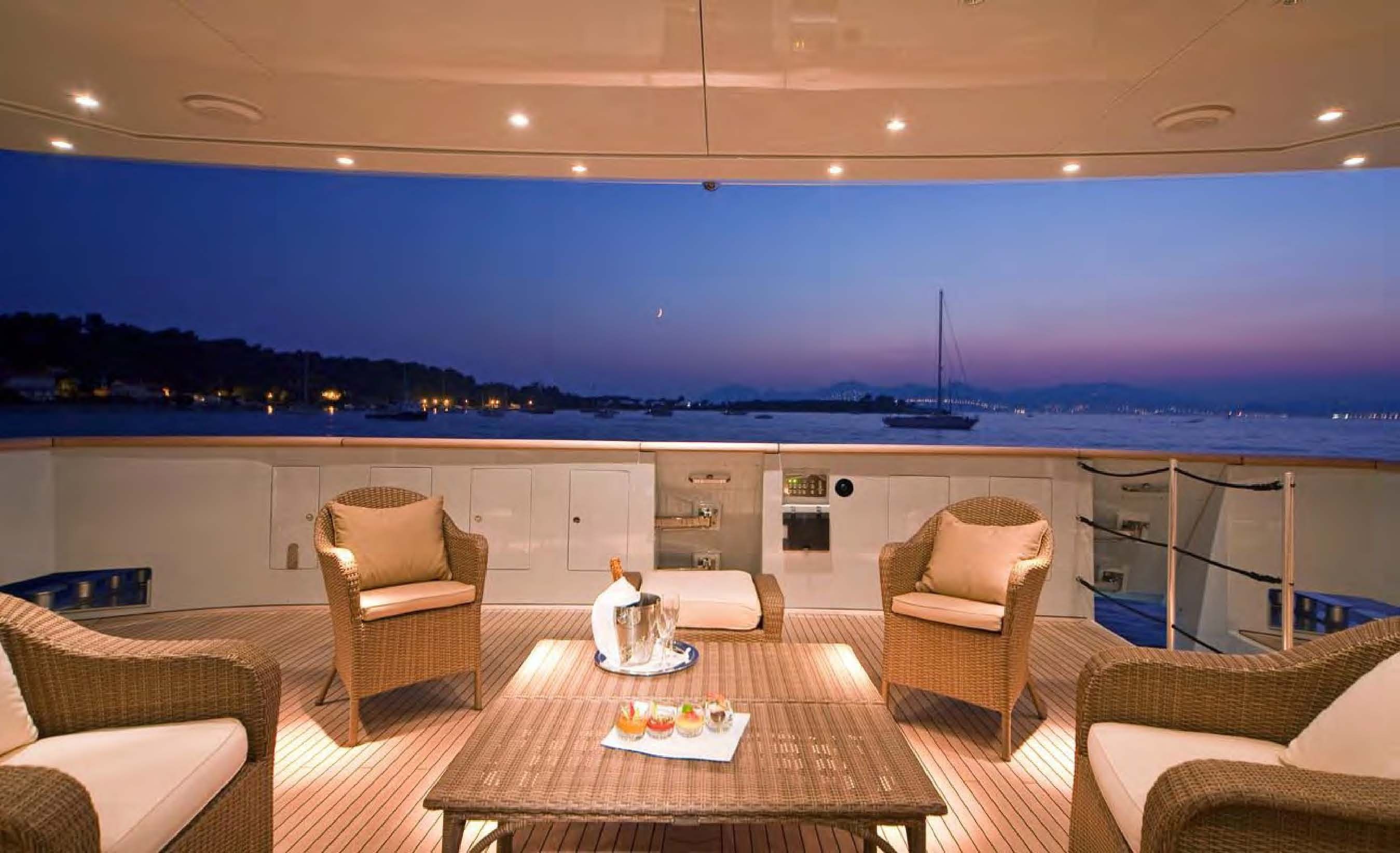 Yacht FAN TOO